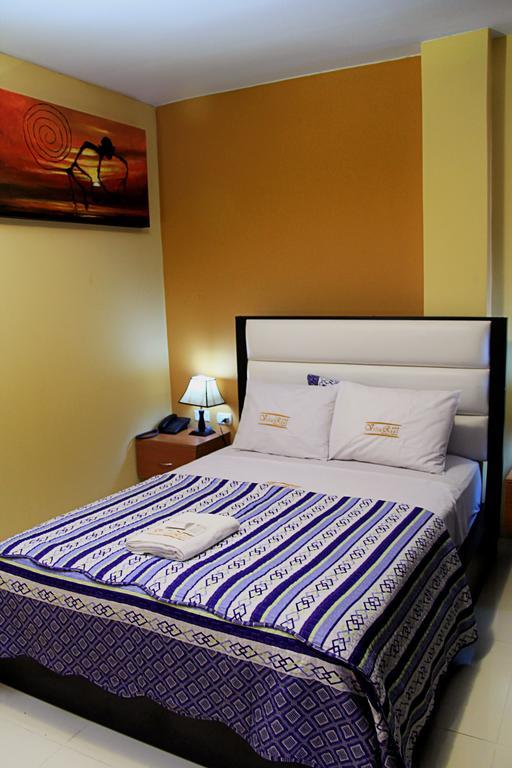 Villa Real Hotel & Suites Чиклайо Номер фото